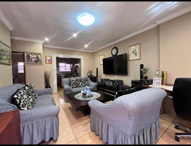 4 BEDROOM HOUSE FOR SALE IN CLAYVILLE